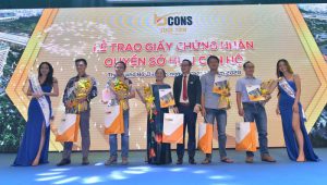 Trao giấy chứng nhận Bcons Suối Tiên