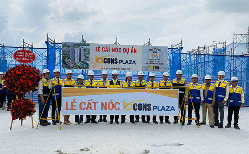 bcons plaza cất nóc