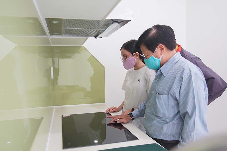 Khách hàng đến nhận căn hộ Lavita Charm