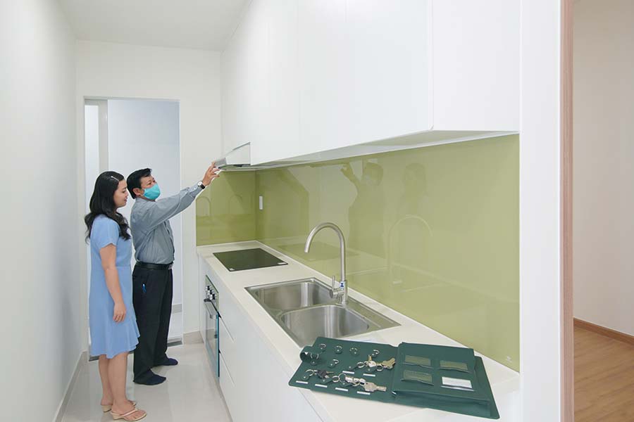 Khách hàng đến nhận căn hộ Lavita Charm