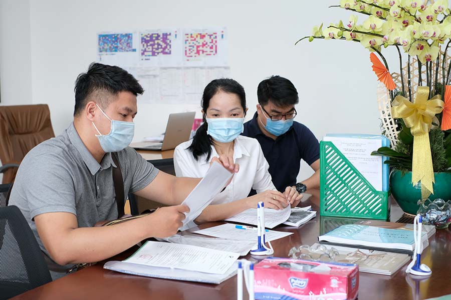 Khách hàng đến nhận căn hộ Lavita Charm