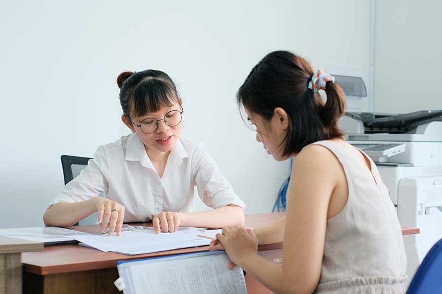 Khách hàng đến nhận căn hộ Lavita Charm