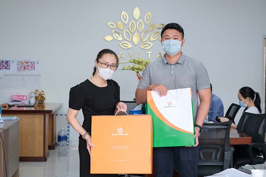 Khách hàng đến nhận căn hộ Lavita Charm