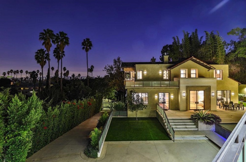 Siêu biệt thự tại Hollywood Hills rộng trên 660m2 của Rihanna