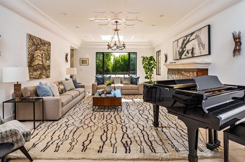 Siêu biệt thự tại Hollywood Hills rộng trên 660m2 của Rihanna