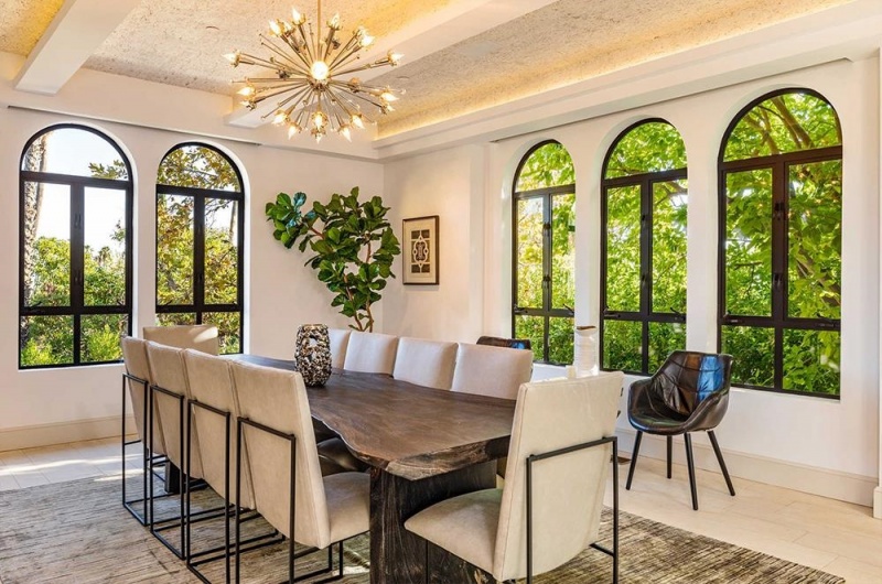 Siêu biệt thự tại Hollywood Hills rộng trên 660m2 của Rihanna