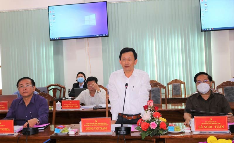 Đồng chí Bí thư Tỉnh ủy phát biểu kết luận buổi làm việc